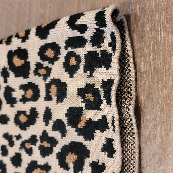 New! Palette Mock-Neck Sleeveless Sweater Cheetah Large - Picture 5 of 6